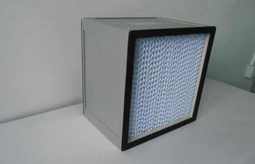 新款ULPA高效過濾器的濾芯用超細(xì)玻璃纖維濾料經(jīng)打膠折疊而成,外框可選用夾層木板、鍍鋅銅板、不銹鋼板及鋁合金板,通過聚氨酯膠緊密粘接,具有質(zhì)量輕、透氣量大,集塵率高達(dá)99.95-99.999%,且耐堿,耐高溫。ULPA過濾器用于電子廠、半導(dǎo)體、精密機(jī)械、制藥、醫(yī)院、食品等行業(yè)中對(duì)潔凈度要求交高的民用或工業(yè)潔凈廠所的末端過濾,下面由北方濾器為大家講解新款ULPA(超高效)過濾器的特點(diǎn)及參數(shù)